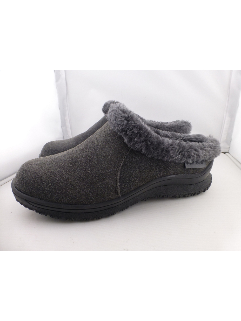 Minnetonka Women's Size 7M Gray Suede Faux Fur Lined Slip-On Comfort Mules M22
